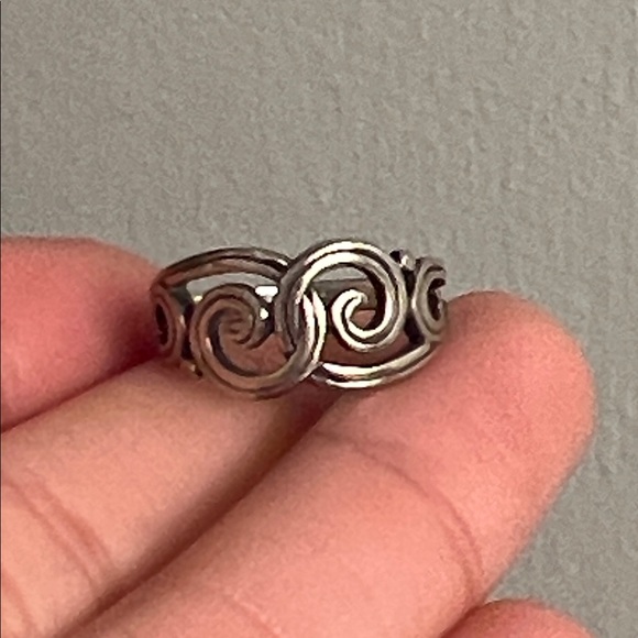 James Avery Jewelry - JA gentle wave ring✨